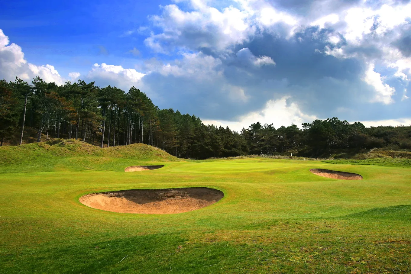 Formby Golf Club (Merseyside, England). Formby Golf Club (Merseyside, England) course features and holes