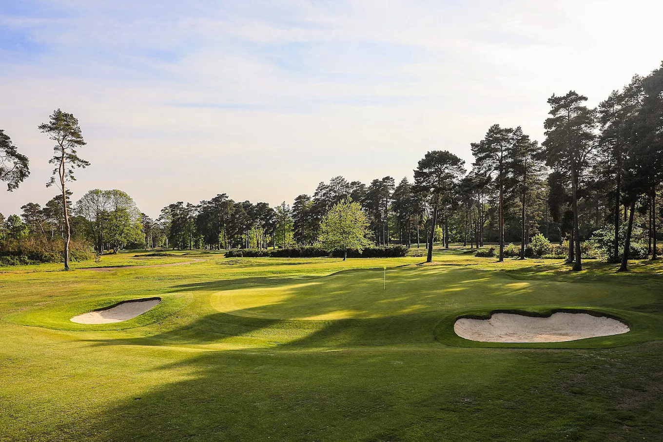 Worplesdon Golf Club (Woking, Surrey, England) Worplesdon Golf Club (Woking, Surrey, England), course features and holes