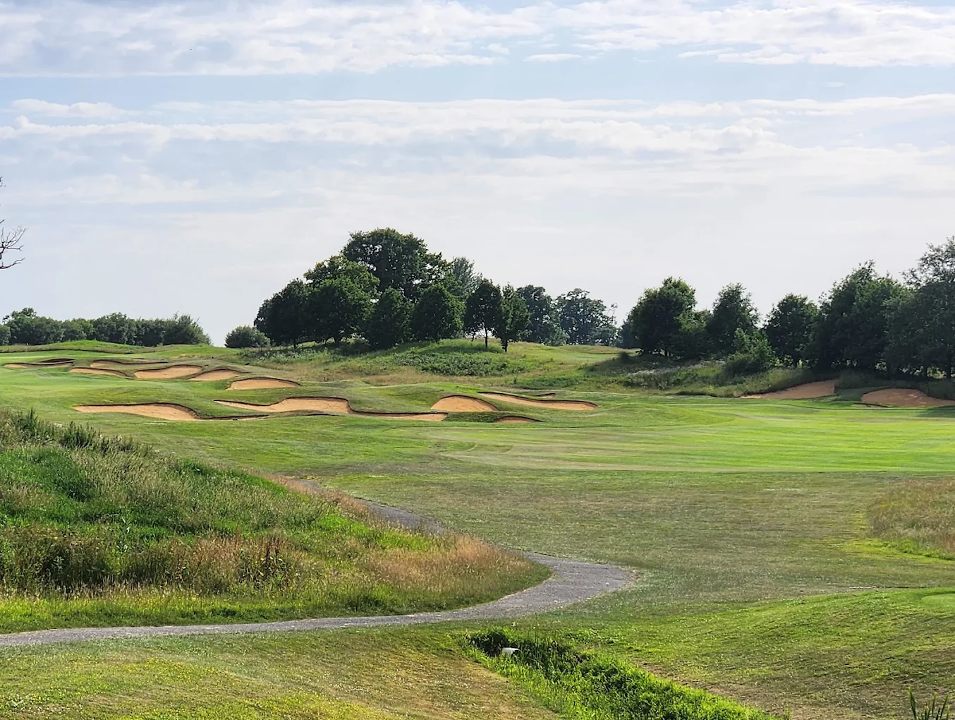 Chart Hills Golf Club (Biddenden, Kent, England) Chart Hills Golf Club (Biddenden, Kent, England), course features and holes