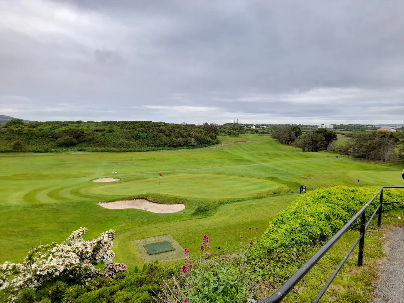 Holyhead Golf Club (Holyhead, Isle of Anglesey, Wales), course features and holes
