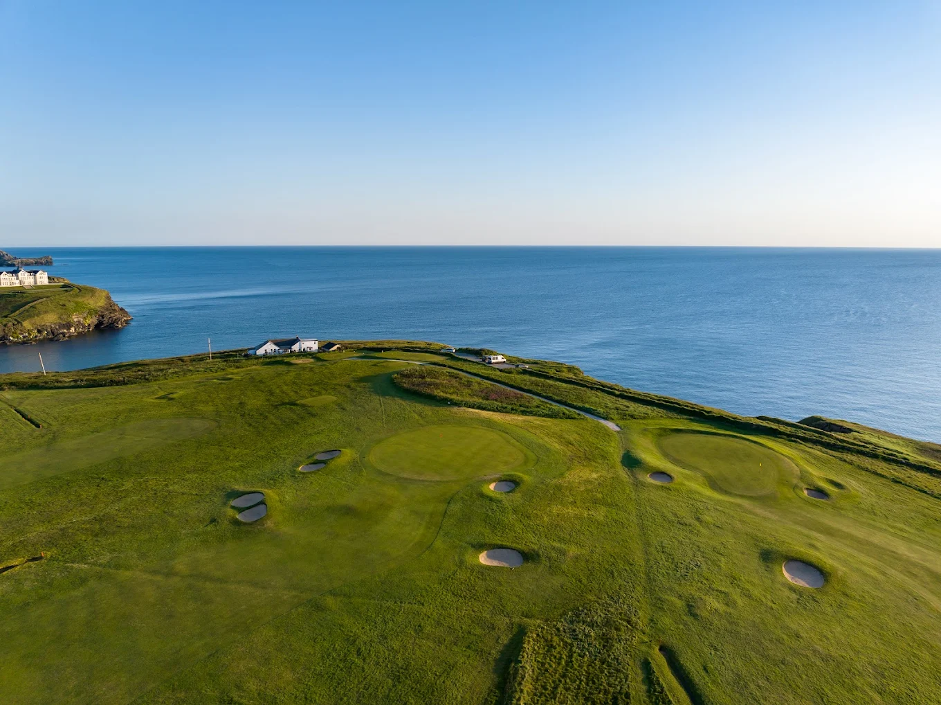 Mullion Golf Club (Mullion, Cornwall, England), course features and holes